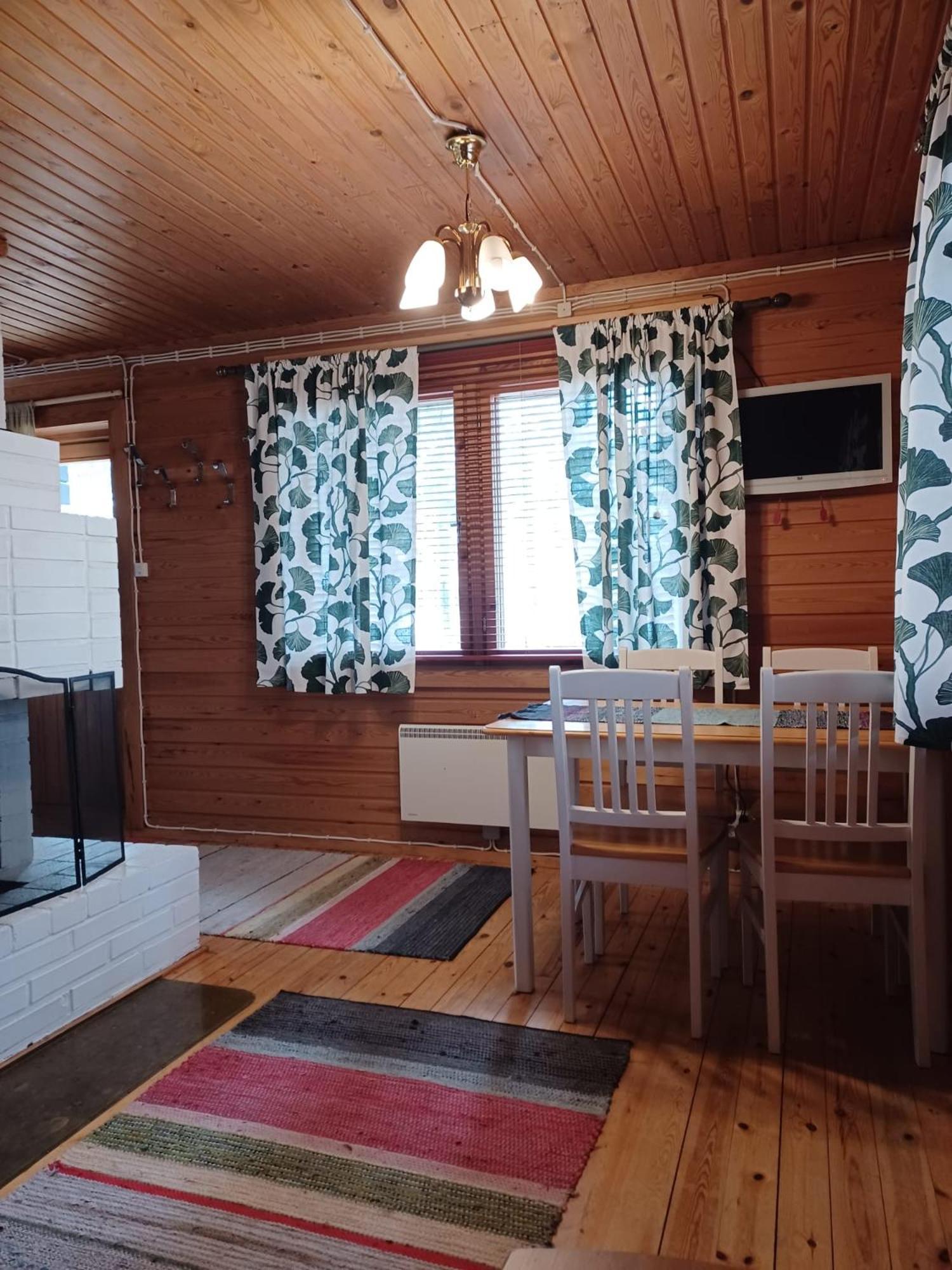 Accommodation And Fishing Vonkale Aanekoski Bilik gambar